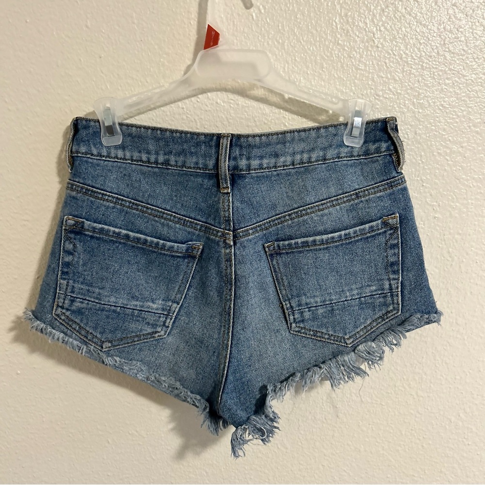 4/$10 Kendall & Kylie high rise jean shorts - Picture 4 of 5